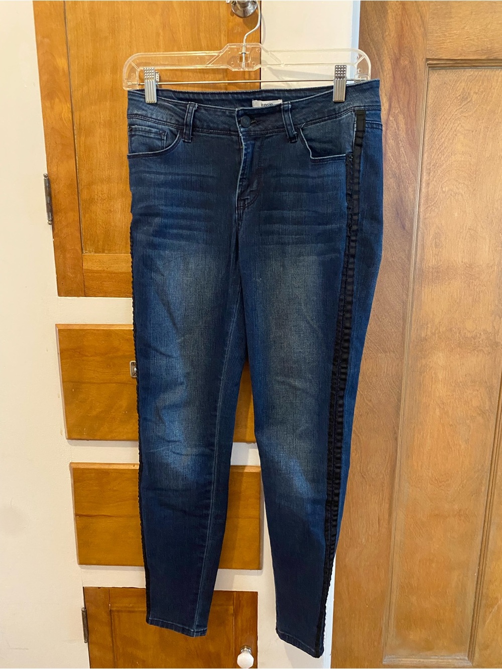Like New 2/26 Kensie Dark Blue Skinny Jeans with Black Side Trim
